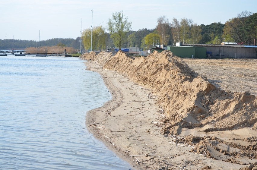 Nowa plaża w Sławie już prawie gotowa