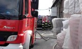 Pożar w hucie szkła w Turze. Pracownicy ewakuowani! [zdjęcia]