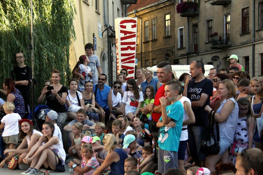 Carnaval Sztukmistrzów 2018. Kuglarze i akrobaci opanowali Lublin (ZDJĘCIA)