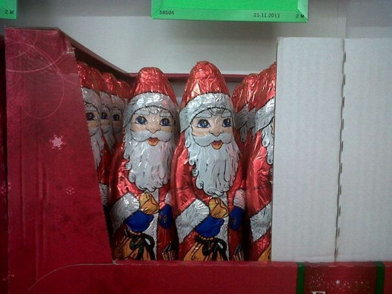 Mikołaje już stoją na sklepowych półkach...