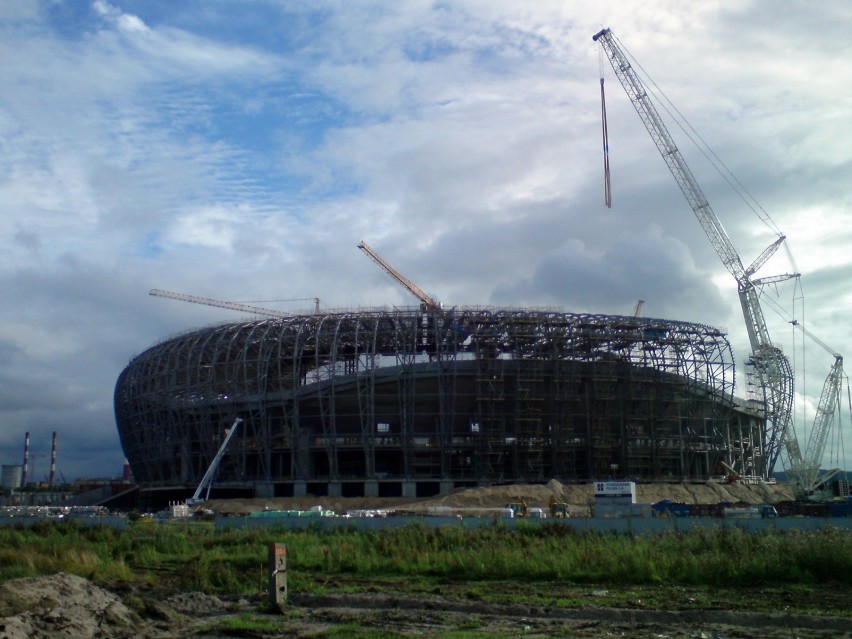 spacerkiem w kierunku Nowego Portu - budowa stadionu