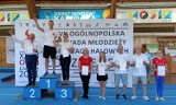 Nyscy gimnastycy obwieszeni medalami na olimpiadzie w Łodzi. Zajęli pierwsze miejsce