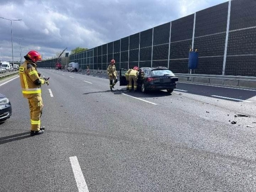Poważny wypadek na autostradzie A4 w rejonie Krakowa. Zderzenie trzech samochodów          
