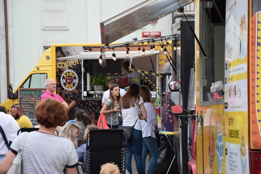 Food trucki zagościły na rynku w Bieruniu ZDJĘCIA