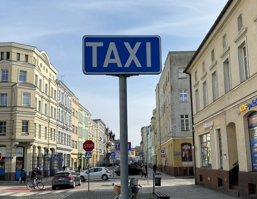 W Lesznie działa obecnie około stu taksówek