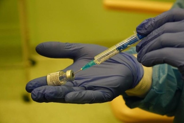 W Dąbrowie Górniczej coraz większe problemy ze szczepieniami mieszkańców. Przychodnie rezygnują ze szczepienia mieszkańców