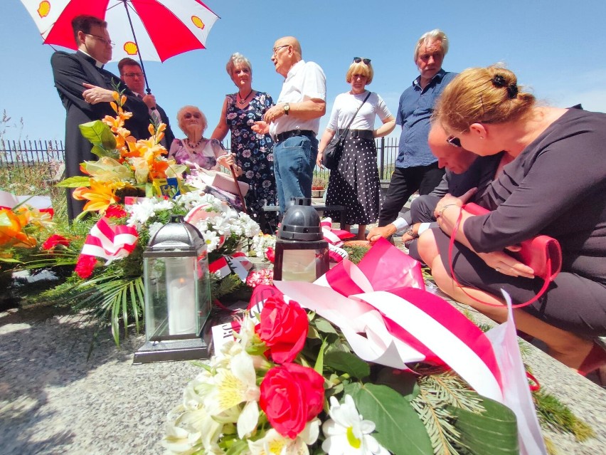 Powstańcy śląscy oznaczeni znakiem pamięci „Tobie Polsko” na cmentarzu w Gliwicach-Wójtowej Wsi. Zobacz ZDJĘCIA z tej uroczystości