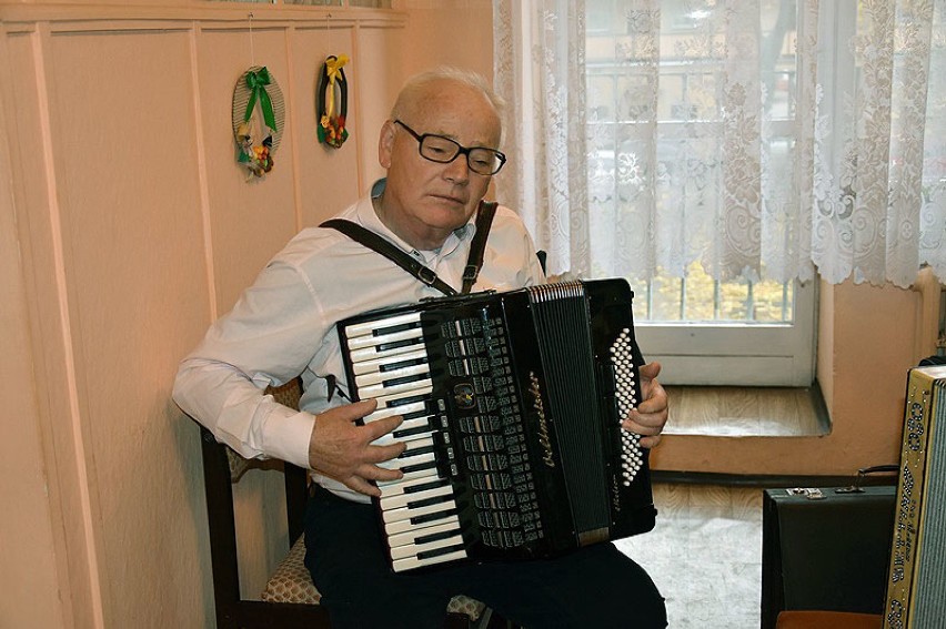 Harmonie i akordeony Jana Plewczyńskiego w Legnicy [ZDJĘCIA] 
