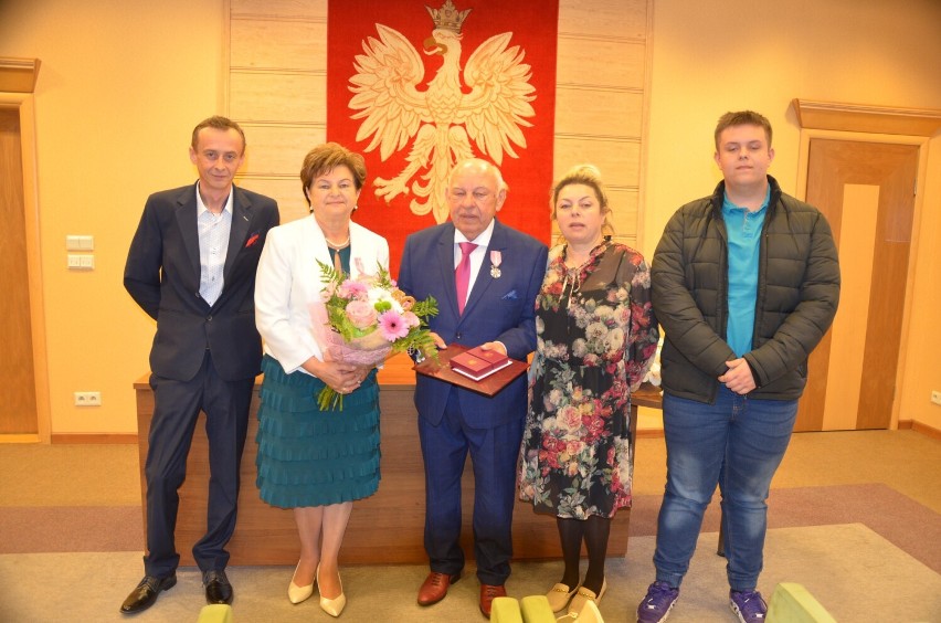 Małżonkom z Oleśnicy z wieloletnim stażem gratulował m.in....