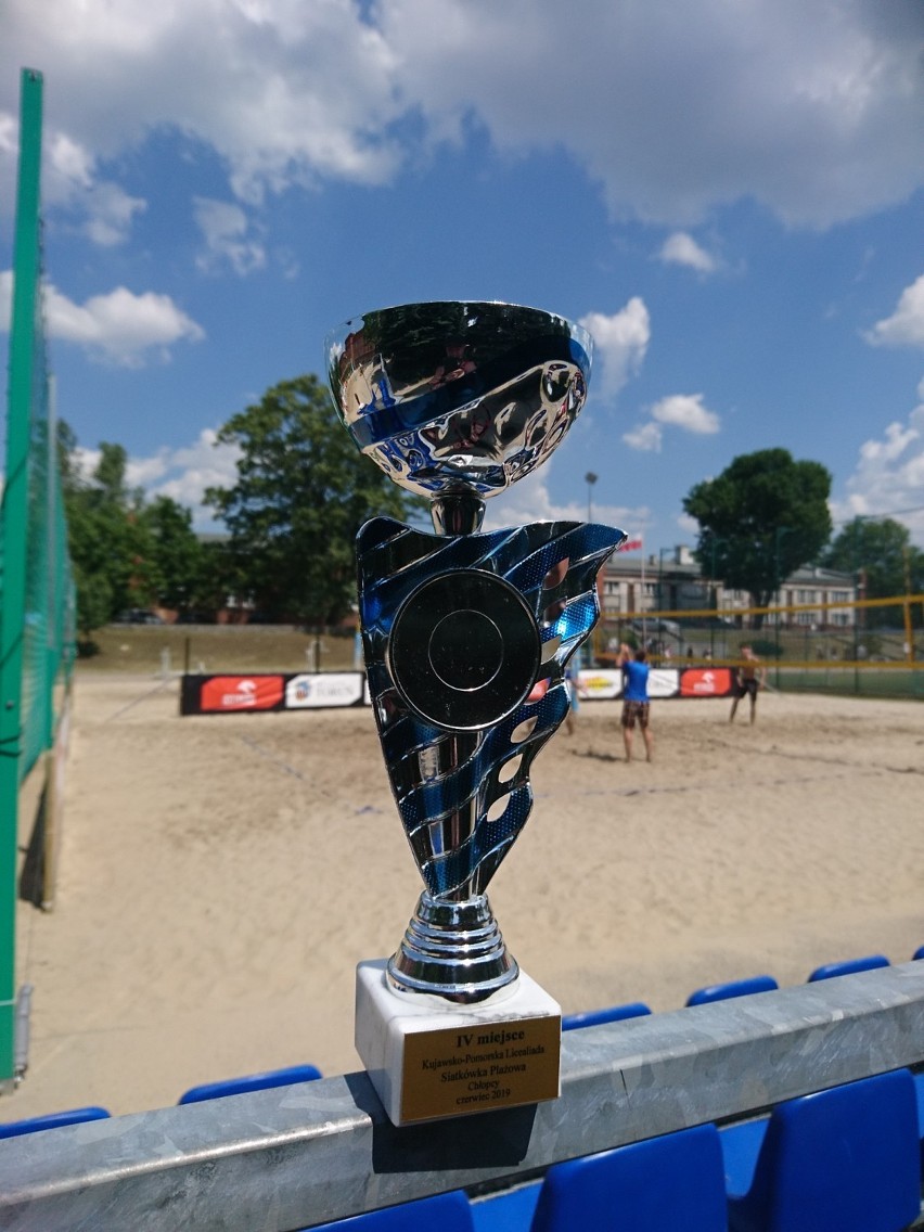 Reprezentanci II LO w Inowrocławiu zagrali w Finale Wojewódzkiej Licealiady w siatkówce plażowej 