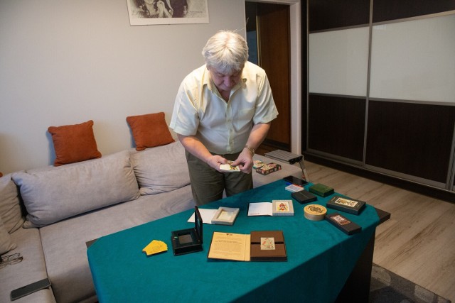 W swojej kolekcji Jan Rusin ma m.in. karty wyprodukowane przed 1900 rokiem, talie mniejsze niż pudełko od zapałek i setki unikalnych wydań kolekcjonerskich ilustrowanych np. wizerunkami latarń w Europie czy zakładów przemysłowych