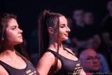 Gala sportów walki CFN 10: Gorący doping, piękne kobiety. Zobacz zdjęcia fanów i ring girls