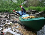 "Bobrzę sprzątamy z kieleckimi wodociągami" - fotorelacja z niezwykłej akcji sprzątania rzeki