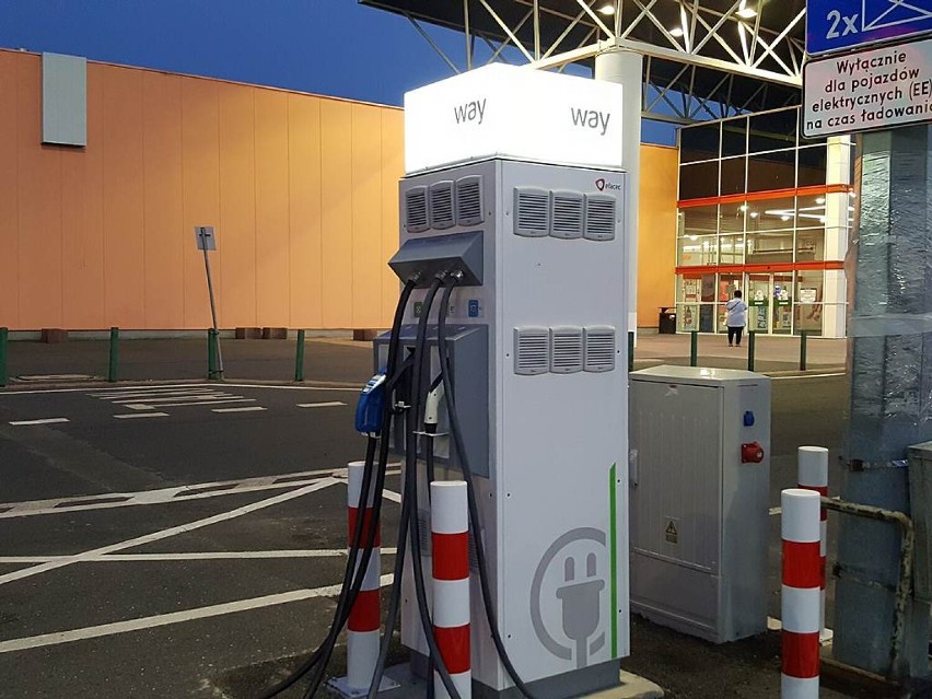 Wałbrzych: Powstała kolejna stacja ładowania samochodów elektrycznych (ZDJĘCIA)