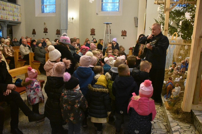 Przedszkolaki z Tuchorzy wystąpiły dla swoich dziadków