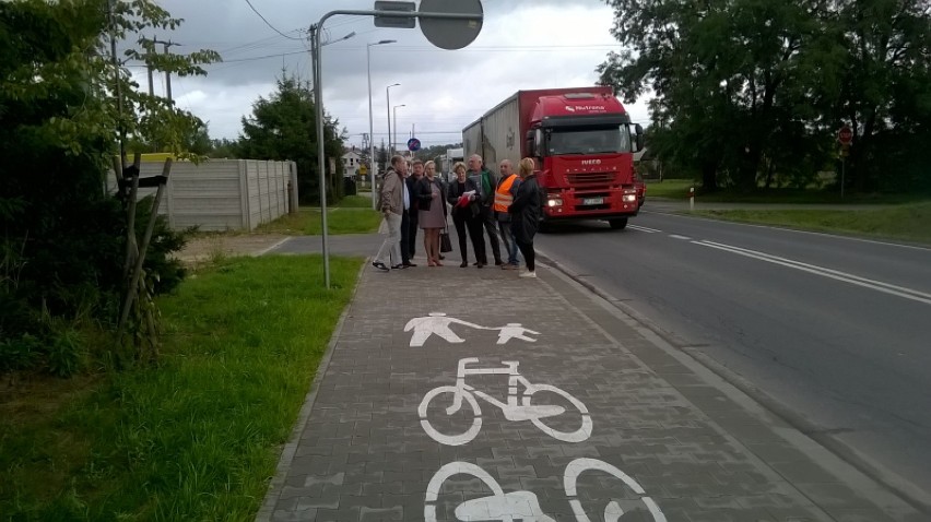 Trasa dla pieszych i rowerzystów przy krajówce w gminie Działoszyna oddana do użytku [FOTO]