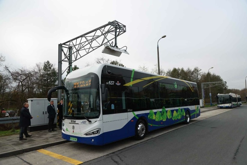 Hiszpańskie autobusy Irizar na ulicach Krakowa. Nowe...