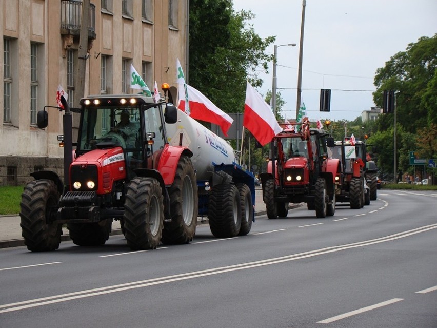 Głogów: Rolnicy na ulicach miasta (ZDJĘCIA)