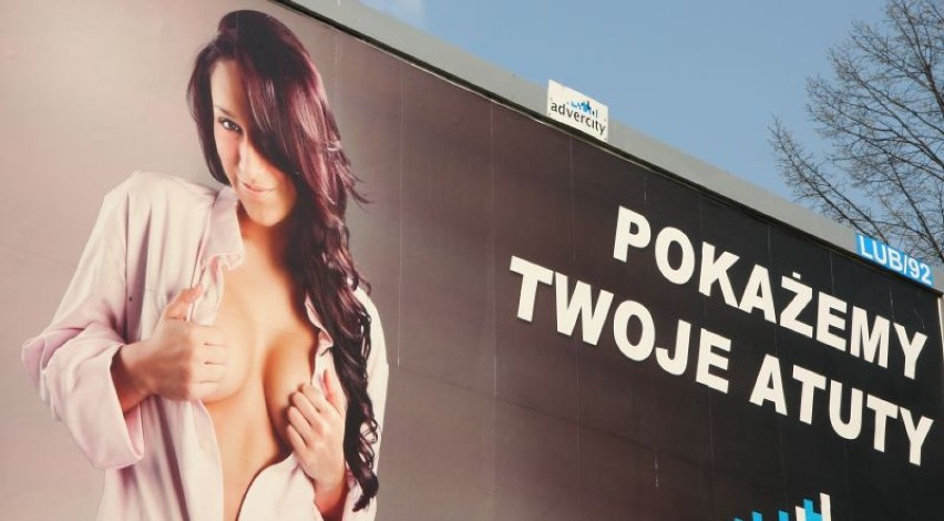 Piersi na billboardach w Lublinie: