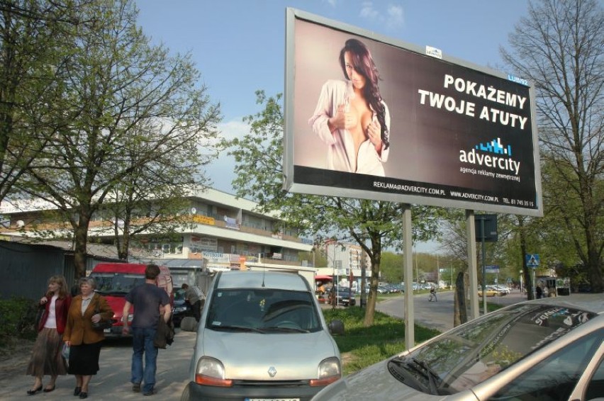 Piersi na billboardach w Lublinie: