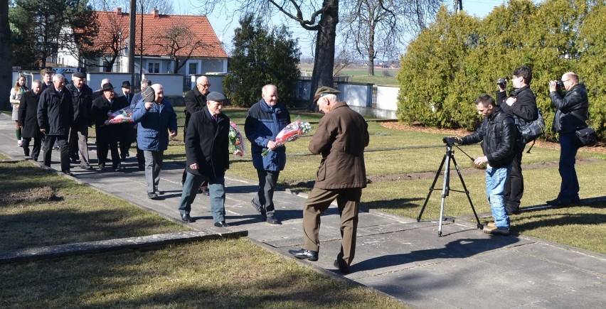 70 rocznica zdobycia Malborka. Kwiaty na cmentarzu radzieckim [ZDJĘCIA, WIDEO]