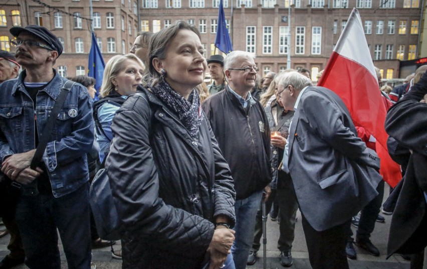 Walczą o "wolne sądy" w Polsce. Tłumy protestujących przed Sądem Okręgowym w Gdańsku [zdjęcia]