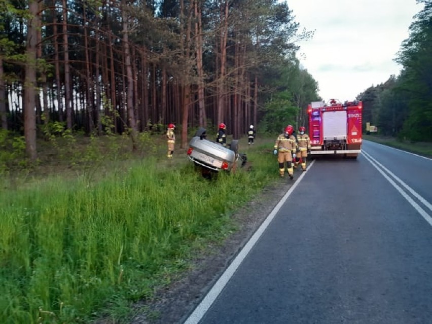 Niebezpieczne dachowanie w gminie Nowy Tomyśl [FOTO]