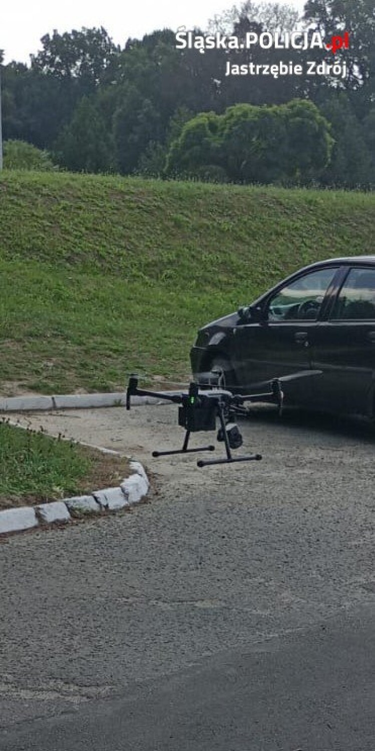Dzięki dronowi, policjanci byli niewidoczni dla kierowców.