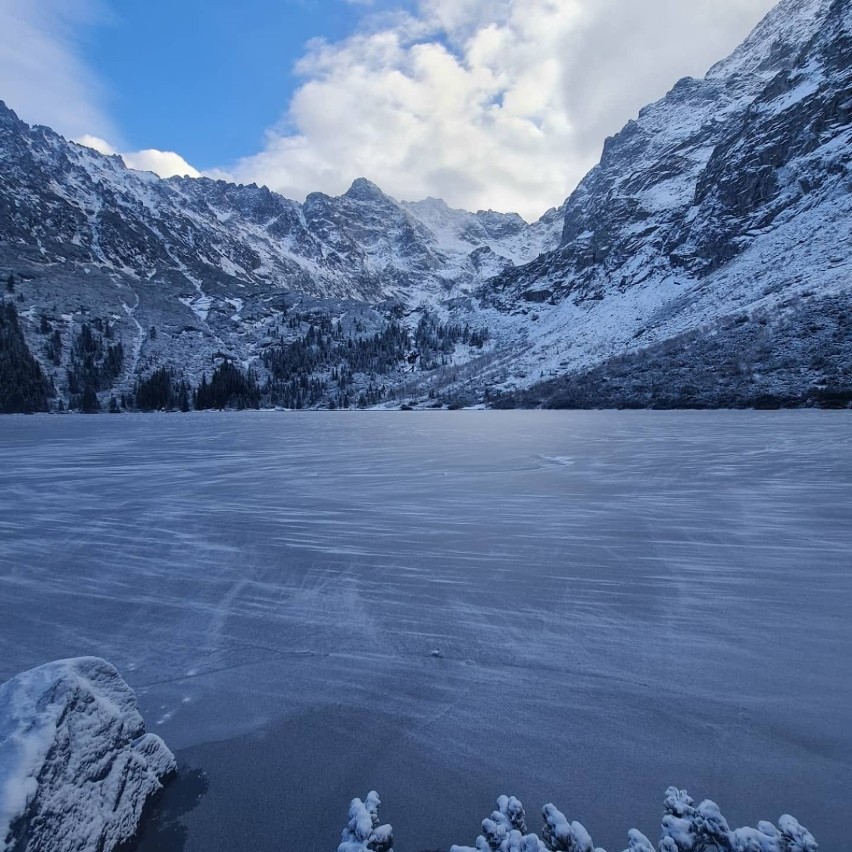 Tatry zimą. Morskie Oko zamarza. TPN wydał ostrzeżenie dla...