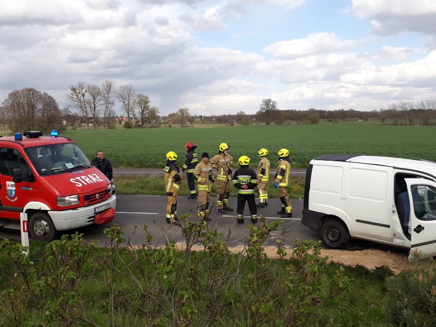 Wypadek pod Stargardem. Przed samym Żarowem zderzyły się dwa pojazdy, w tym laweta. ZDJĘCIA