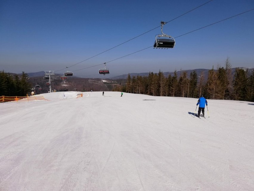 To (prawie) koniec sezonu narciarskiego w Beskidach [ZDJĘCIA]