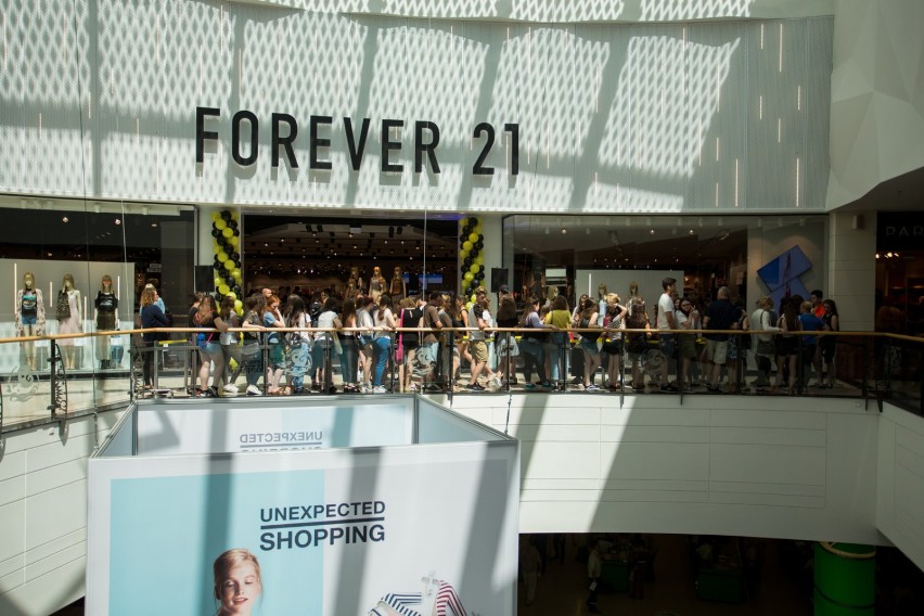 Forever 21 zniknie z Warszawy? "Sieć ma poważne problemy...