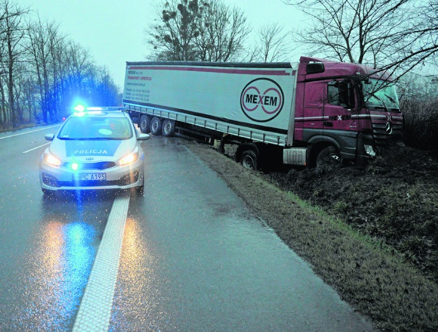 Wypadek na drodze krajowej numer 10 w gminie Lipno [zdjęcia]