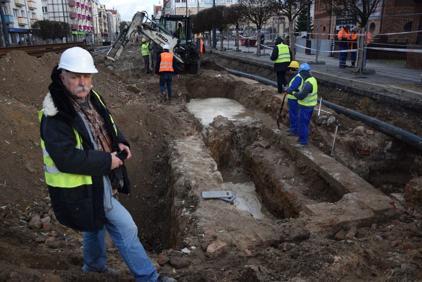 Pod ul.Sikorskiego właśnie odkopali... grobowce