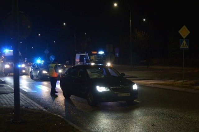 Kierowca skody wjechał na przejściu na ulicy Warszawskiej w cztery przechodzące tam nastolatki.