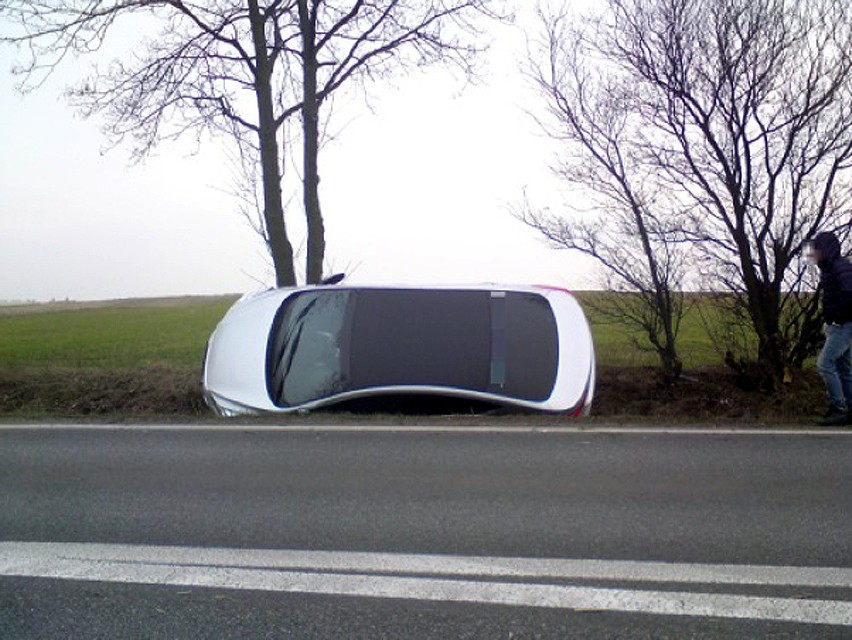 Policja w Kaliszu: Hyundai zatrzymał się na przydrożnym...