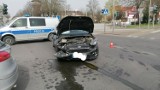 Kolizja w centrum Kostrzyna nad Odrą. Na skrzyżowaniu koło "Piasta" zderzyły się dwa samochody 