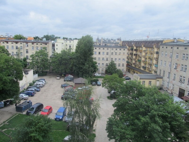 Wrocław: Podwórko przy Dworcowej remontowane 30 lat temu