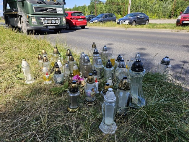 W tym miejscu, na ulicy Podgórskiej w Toruniu, nie ma przejścia dla pieszych. 3 lipca zginęła tutaj 13-letnia Paulina. Po tragedii miasto w trybie pilnym zwołuje komisję i znów pochyli się nad kwestią przejścia. Wcześniej stworzenia go na Podgórskiej odmawiało - mieszkańcom i radnym. Według analizy wykonanej na zlecenie miasta, do której dotarły "Nowości", ruch pojazdów jest tu mały, a piesi przechodzą przez jezdnię ostrożnie...
