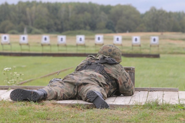 MON zachęca do zostania żołnierzem. Przez jeden dzień poczujesz się jak w wojsku i porzucasz granatem