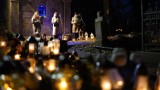 Zaduszki poetyckie na cmentarzu parafialnym w Łobżenicy[ZDJĘCIA]