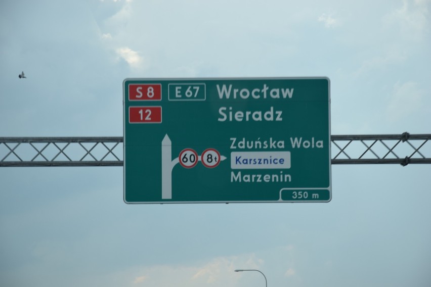 Śmiertelny wypadek na  S8 między Zduńską Wolą i Łaskiem.  Droga jest zablokowana