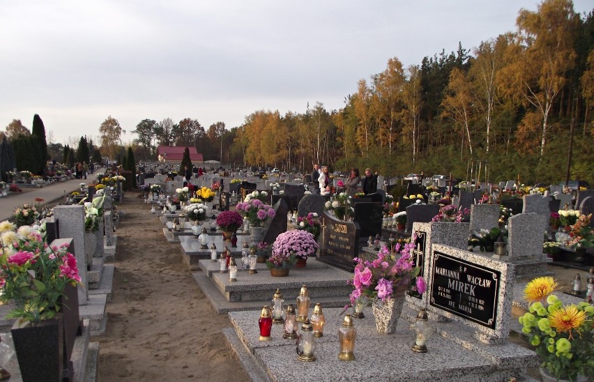 Czas wspomnienia bliskich. 1 listopada na zbąszyńskim cmentarzu komunalnym