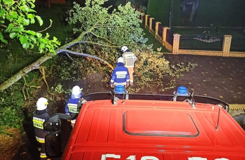 Burza w Radomsku i powiecie. Strażacy interweniowali 3 razy. Kolejne ostrzeżenie meteorologiczne