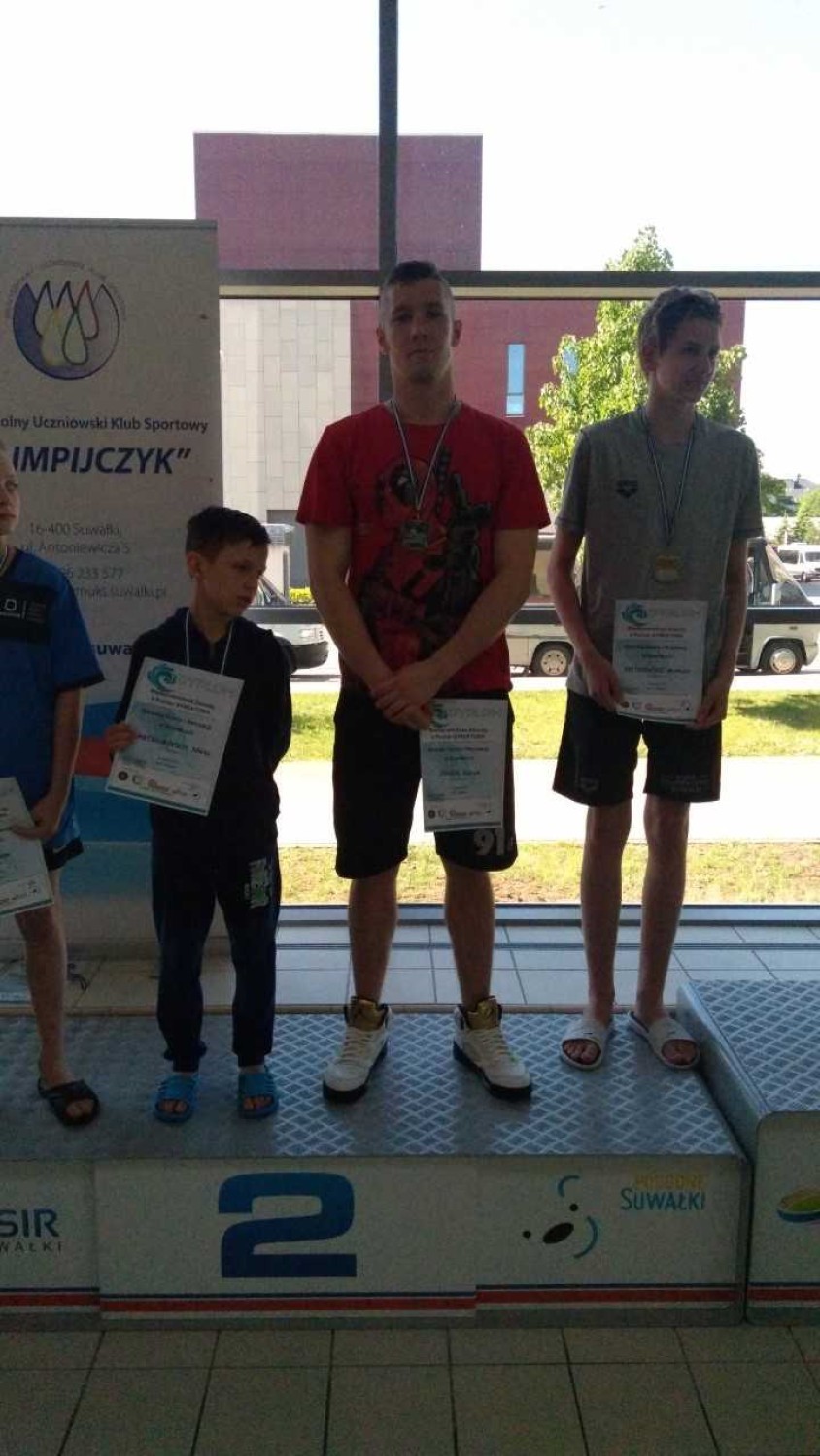 Augustów. Pływacy pobili życiowe rekordy i wrócili z medalami