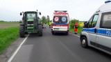Wypadek motocyklisty koło Kutna. 80-latek staranował traktor [ZDJĘCIA]