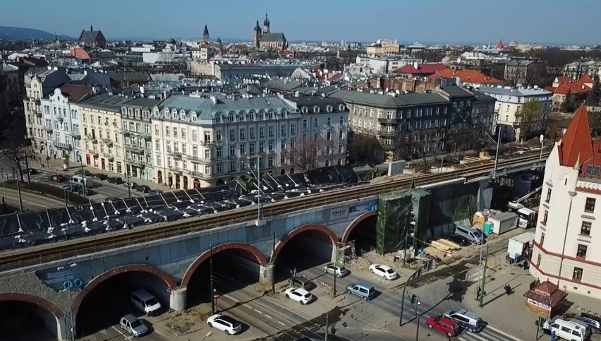 Kraków. Wiadukt kolejowy przy Hali Targowej wymaga dużych zmian [ZDJĘCIA]