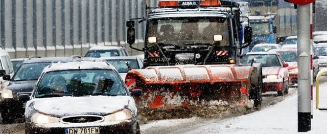 Pługi mogą we Wrocławiu wyjechać na ulice, gdy powstanie już na nich warstwa śniegu