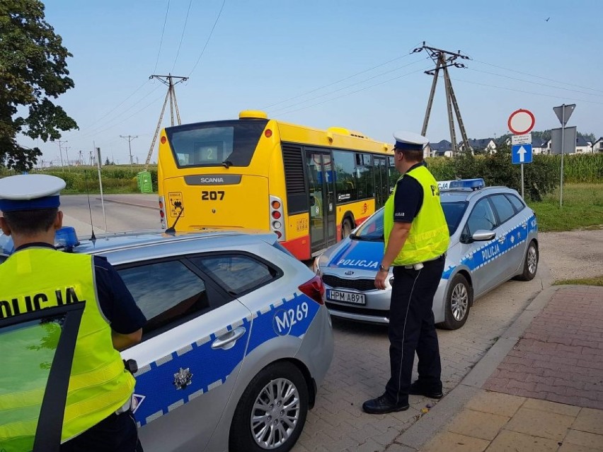 Akcja "Bezpieczny autobus" na podlaskich drogach. Policjanci kontrolowali autobusy