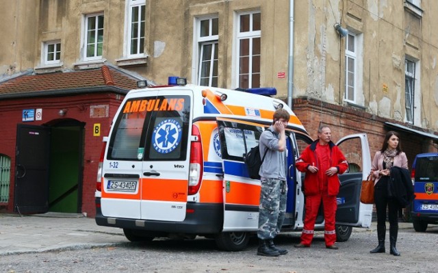 Uczniowie Zespołu Szkół nr 2 przy ulicy Portowej 21 w Dąbiu, ...